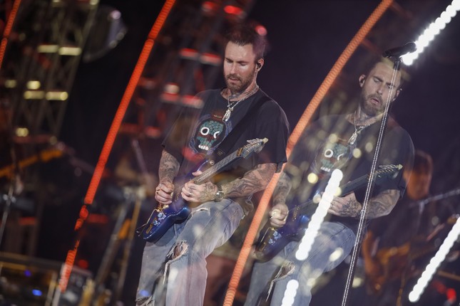 Loạt songlist “cực cháy” của Maroon 5 trên sân khấu 8wonder Winter Festival tại Phú Quốc ảnh 5