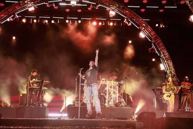 Loạt songlist “cực cháy” của Maroon 5 trên sân khấu 8wonder Winter Festival tại Phú Quốc ảnh 6