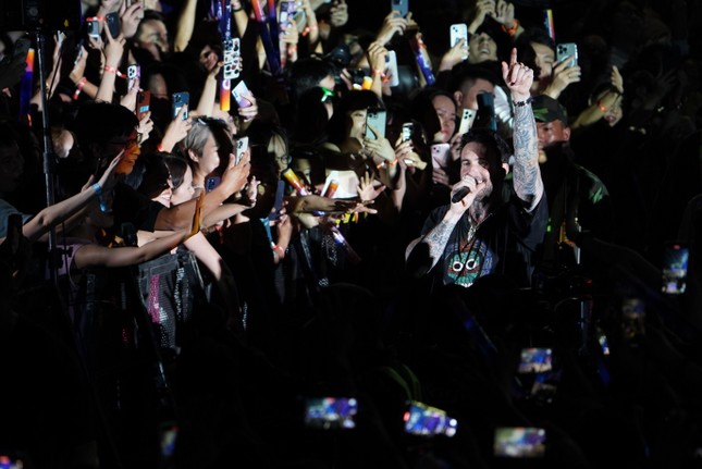 Loạt songlist “cực cháy” của Maroon 5 trên sân khấu 8wonder Winter Festival tại Phú Quốc ảnh 7