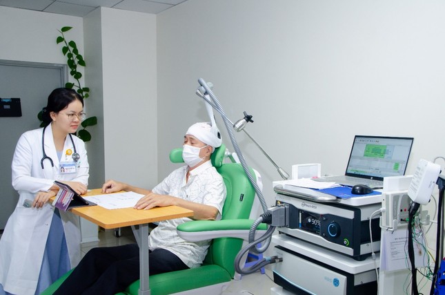 Điều trị trầm cảm bằng kích thích từ trường xuyên sọ với kích thích Theta Burst ảnh 2