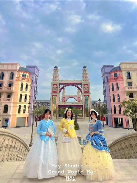 Tọa độ 'ảnh đẹp - chơi vui' phía Đông Thủ đô dành cho giới trẻ 'quẩy hết mình' dịp Giáng sinh ảnh 2