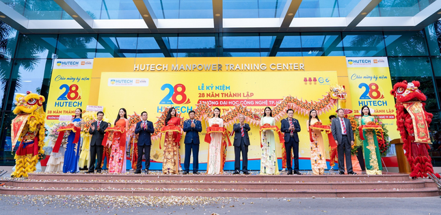 HUTECH ghi dấu ấn nhiều thành tựu, tiếp tục khẳng định thương hiệu đại học uy tín ảnh 1