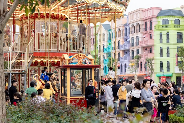Mãn nhãn với show thực cảnh 3D mapping trên sân khấu thuyền lớn nhất châu Á tại phía Đông Hà Nội ảnh 10