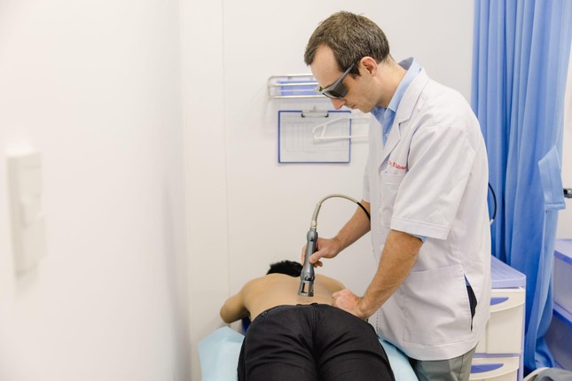 Kình ngư Nguyễn Huy Hoàng hồi phục chấn thương vai ngoạn mục nhờ phương pháp chiropractic ảnh 3