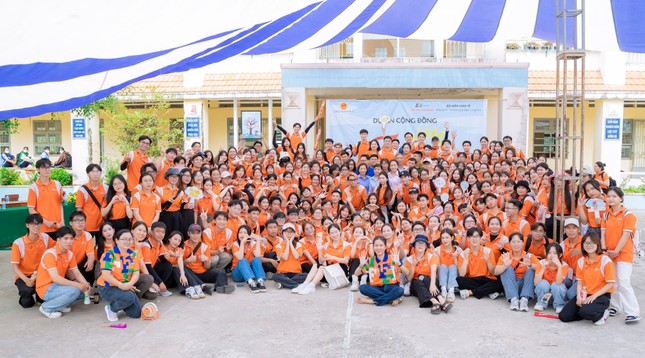 'Thắp sáng vùng biên' - Sinh viên biến bài kiểm tra cuối kỳ thành dự án cộng đồng ý nghĩa ảnh 1