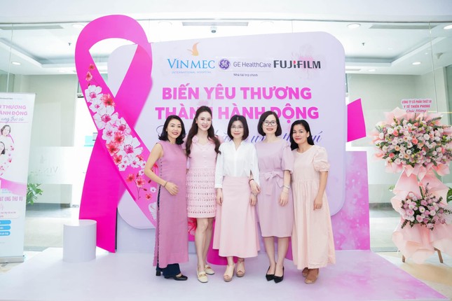 Vinmec cùng 3000 phụ nữ Việt 'Biến yêu thương thành hành động - Chiến thắng ung thư vú' ảnh 3