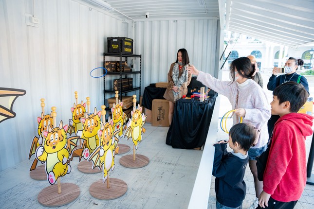 Hội chợ Art toy Giáng sinh quốc tế tại Vincom 'gây bão' dịp lễ hội cuối năm ảnh 7