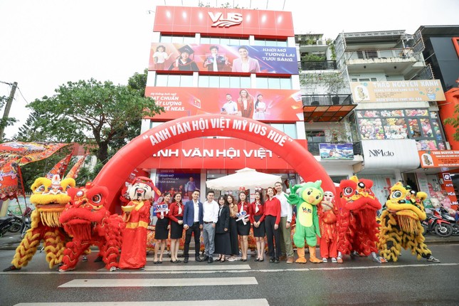Tưng bừng Giáng sinh, VUS đón chào loạt cơ sở mới ảnh 1