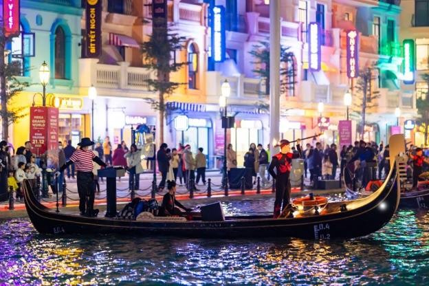 Khám phá tour du lịch đêm cực đã cho giới trẻ Hà thành dịp lễ này ảnh 8