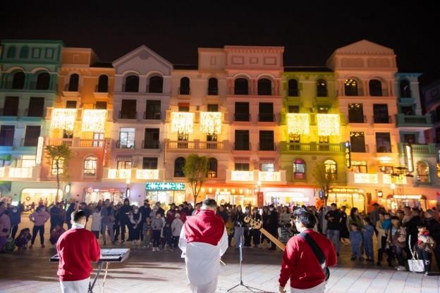 Khám phá tour du lịch đêm cực đã cho giới trẻ Hà thành dịp lễ này ảnh 12
