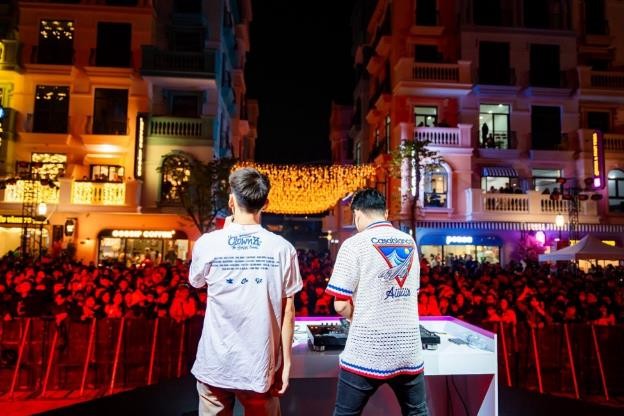 Khám phá tour du lịch đêm cực đã cho giới trẻ Hà thành dịp lễ này ảnh 13