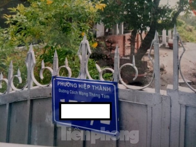 Nhà nguyên Trưởng Ban Tuyên giáo bị khóa cổng, có người đứng gác? ảnh 2