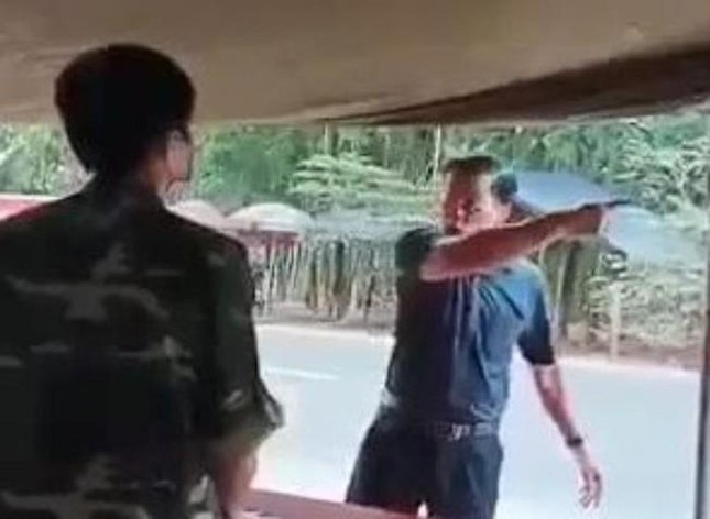 Phó Chủ tịch HĐND huyện phản ứng khi được đo thân nhiệt: Có bị xử lý hình sự? ảnh 2