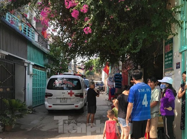 Chồng phát hiện vợ trong tư thế treo cổ sau khi lời qua tiếng lại ảnh 1