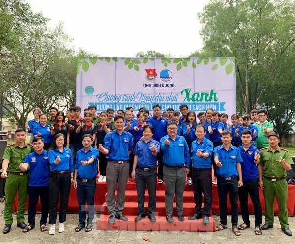 Tuổi trẻ Bình Dương ‘biến hình’ cột bê tông trong ngày Chủ nhật Xanh ảnh 1