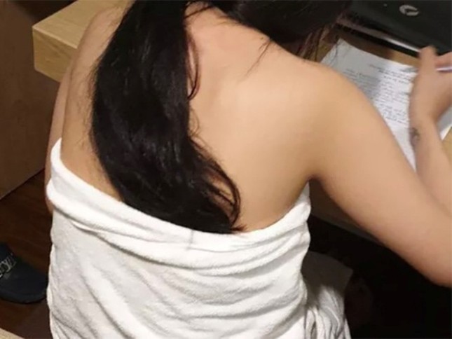 Đột kích tụ điểm bán dâm giá 3 triệu đồng một lượt ở Bình Dương ảnh 1