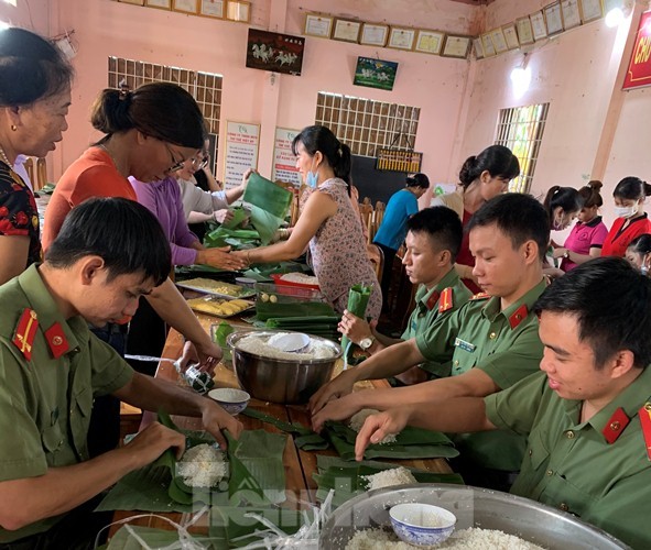Tuổi trẻ về miền Trung khắc phục sau thiên tai ảnh 1