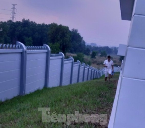 Leo rào bán hàng cho người về từ vùng dịch COVID-19 ảnh 2