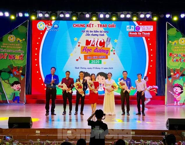 Trao giải ‘MC học đường’ cuộc thi tìm kiếm tài năng trẻ ảnh 2