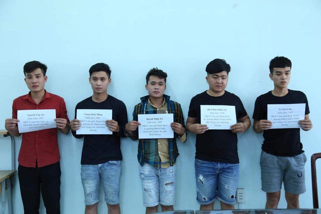 Bắt nhóm nghi can vụ thanh niên chết bên lề đường ảnh 1