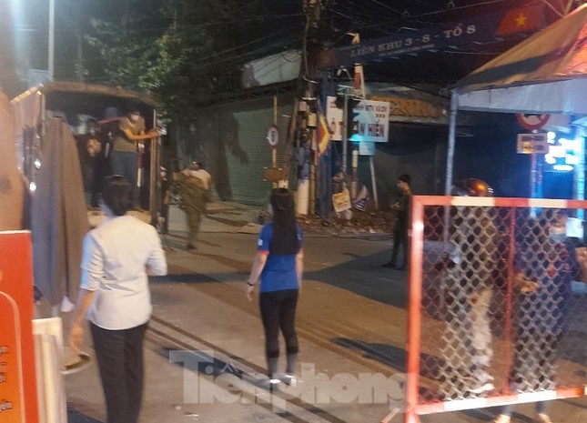 Bình Dương dỡ phong tỏa sớm một số khu vực để người dân kịp mua sắm Tết ảnh 2