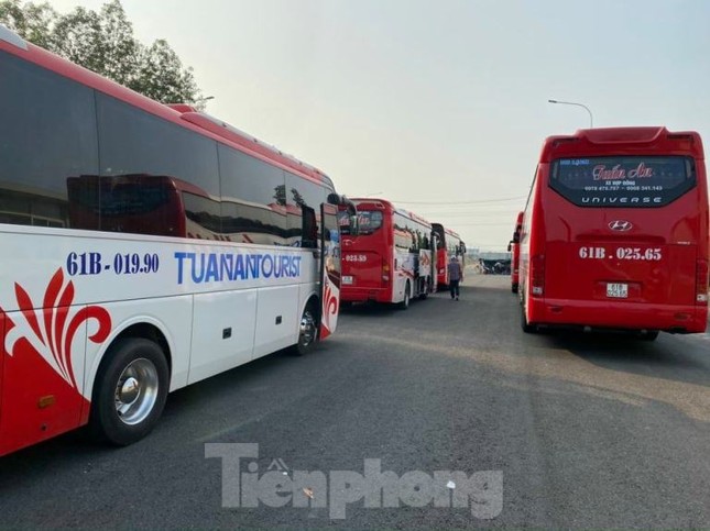 Hơn 100 trẻ em rời khu cách ly ở Bình Dương về nhà ngày mùng 3 Tết ảnh 1