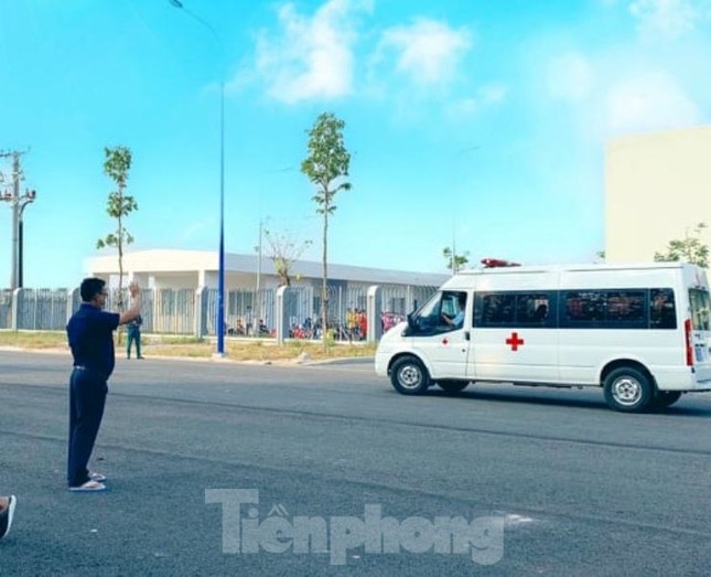 Hơn 100 trẻ em rời khu cách ly ở Bình Dương về nhà ngày mùng 3 Tết ảnh 10