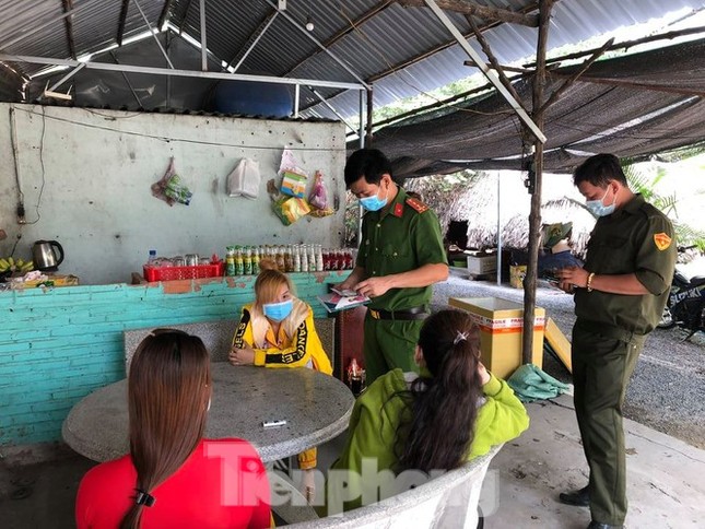Vụ 'cà phê chòi' nhộn nhịp: Một tuần không 'xóa sổ' xong sẽ xử lý cán bộ ảnh 2