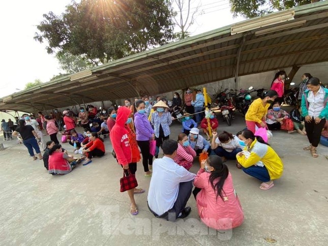 Hẹn công nhân đến làm việc, bảo vệ công ty không cho vào ảnh 2