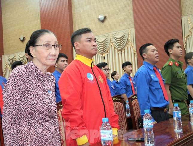 Tuyên dương những tấm gương quên mình vì cộng đồng ảnh 5