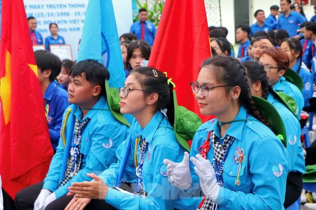 Bình Dương tuyên dương, trao giải thưởng cho những 'người đặc biệt' ảnh 11
