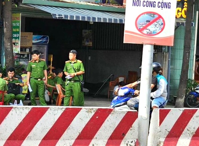 Lao xe vao dai phan cach 3 thanh nien tu vong tai cho