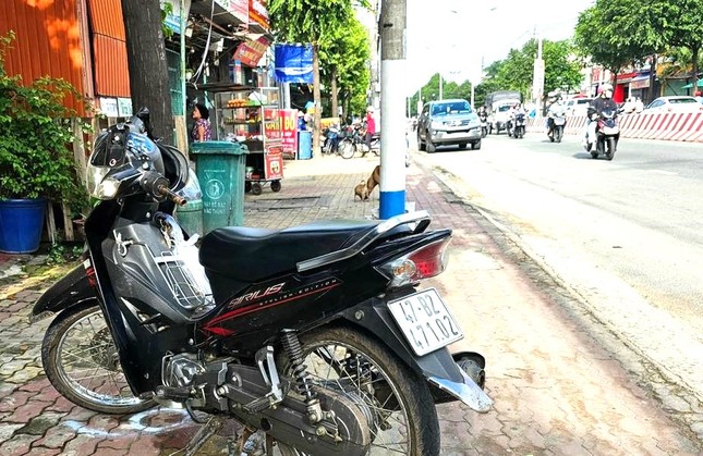 Lao xe vao dai phan cach 3 thanh nien tu vong tai cho - 3