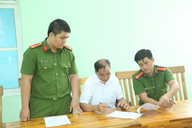 Vì sao trưởng văn phòng công chứng ở Bình Dương và công chứng viên bị khởi tố? ảnh 2