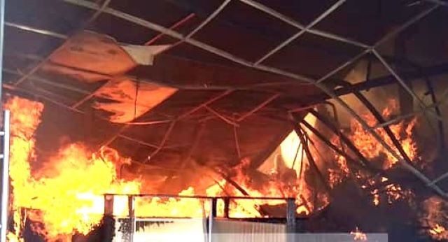 Toàn cảnh hiện trường vụ cháy kinh hoàng tại công ty gỗ ở Bình Dương ảnh 4