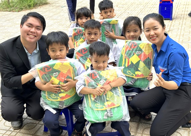 Tuổi trẻ Bình Dương vượt hàng trăm km chăm lo trẻ nghèo ở Bình Thuận ảnh 6