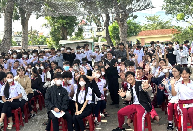 Tuổi trẻ Bình Dương vượt hàng trăm km chăm lo trẻ nghèo ở Bình Thuận ảnh 1