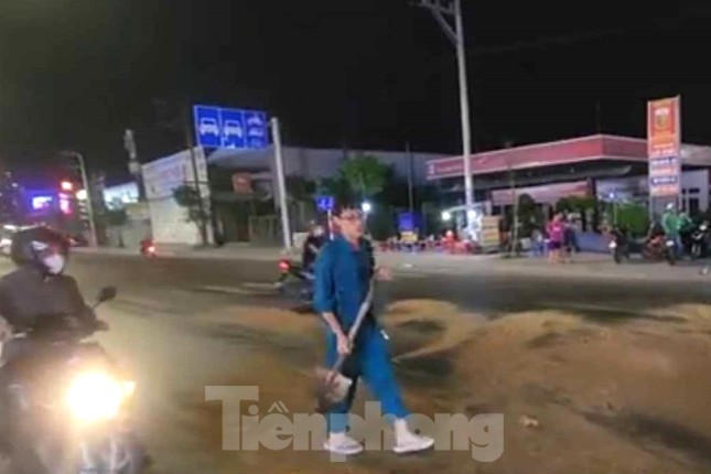 Hang chuc nguoi dan te nga tren duong do mat duong co nhot - 6