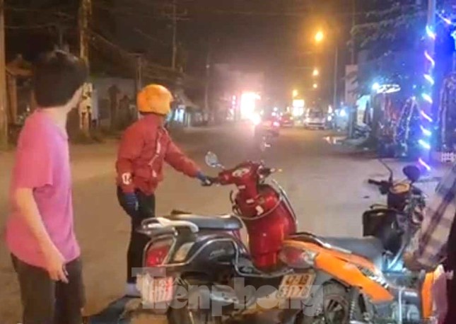 Hang chuc nguoi dan te nga tren duong do mat duong co nhot - 5