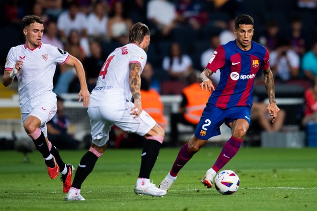 Ramos 'dio un regalo', Barcelona derrotó al Sevilla en casa foto 1