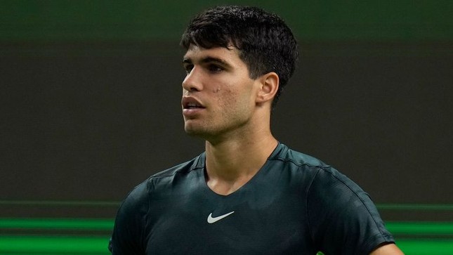 Carlos Alcaraz thua sốc tại Paris Masters ảnh 1