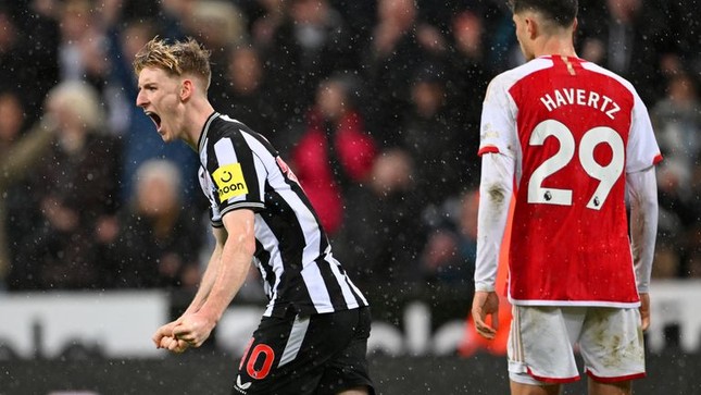 Hàng công bế tắc, Arsenal gục ngã tại St James' Park ảnh 1