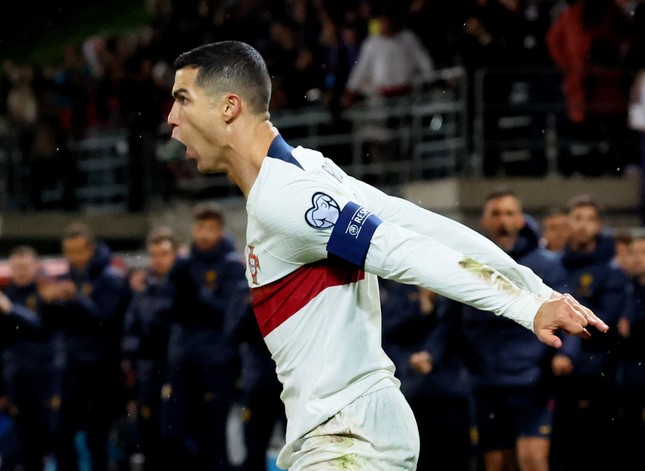 Ronaldo tiếp tục lập công, Bồ Đào Nha nối dài mạch thắng ảnh 1