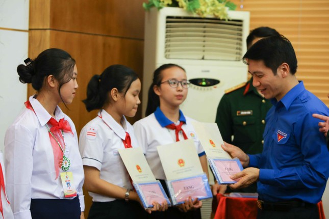 Gặp mặt con của cán bộ, chiến sĩ phục vụ trong Quân đội dự Đại hội Cháu ngoan Bác Hồ ảnh 4