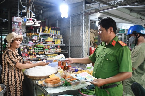 Công an Trà Vinh triển khai nhiều biện pháp đấu tranh với tội phạm 'tín dụng đen' ảnh 2