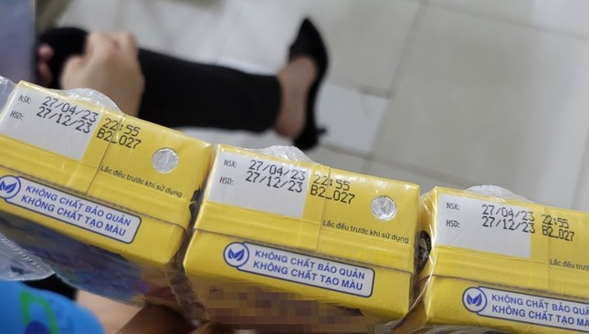Uống sữa của nhà tài trợ, hơn 50 em học sinh ngộ độc ảnh 2