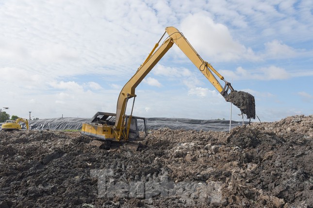 Chủ tịch Bến Tre: Sau khắc phục ô nhiễm, tiếp tục chôn lấp rác thải ở bãi rác An Hiệp ảnh 2