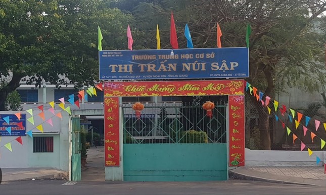 15 học sinh nhập viện sau khi ăn kẹo không rõ nguồn gốc ảnh 1