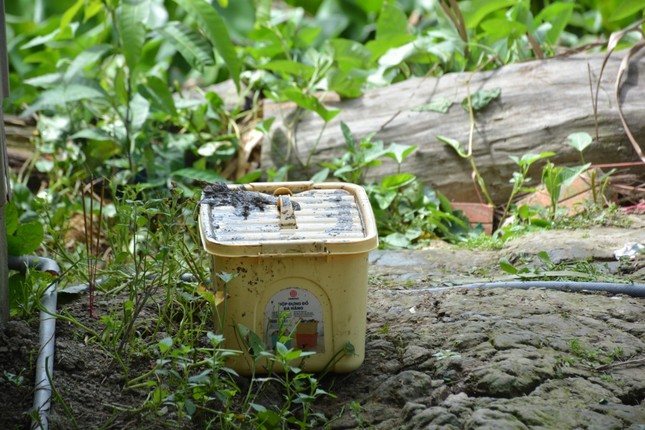 Giận chồng, cho con trai mới sinh vào thùng nhựa thả xuống sông ảnh 2