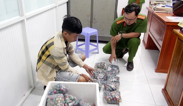 Khởi tố nhóm đối tượng buôn bán hàng nghìn quả pháo nổ ảnh 2